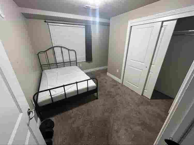 ROOM FOR RENT ASAP!!