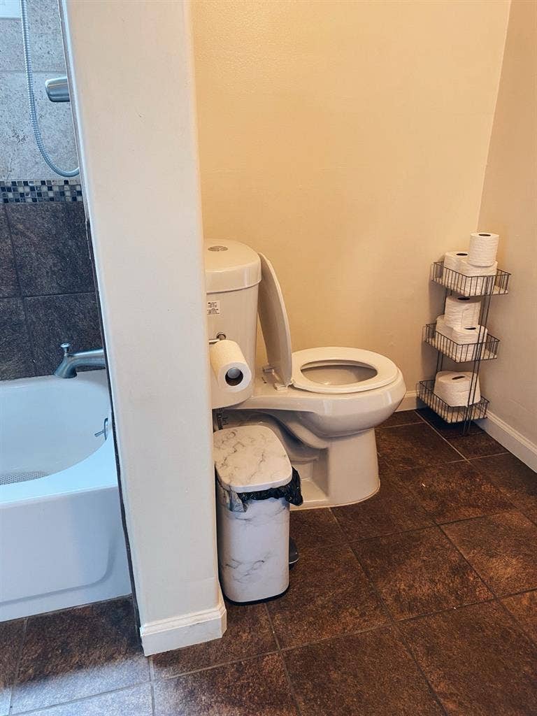 Two rooms available for Aug/Sept.