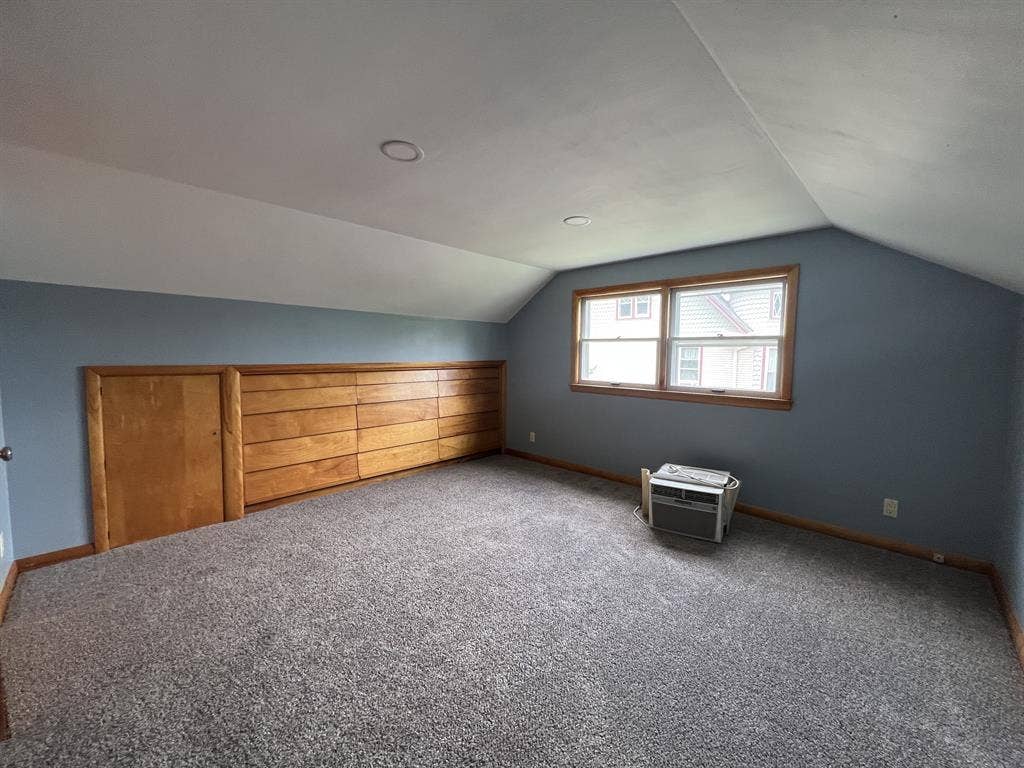 Rooms available near 3 Universities