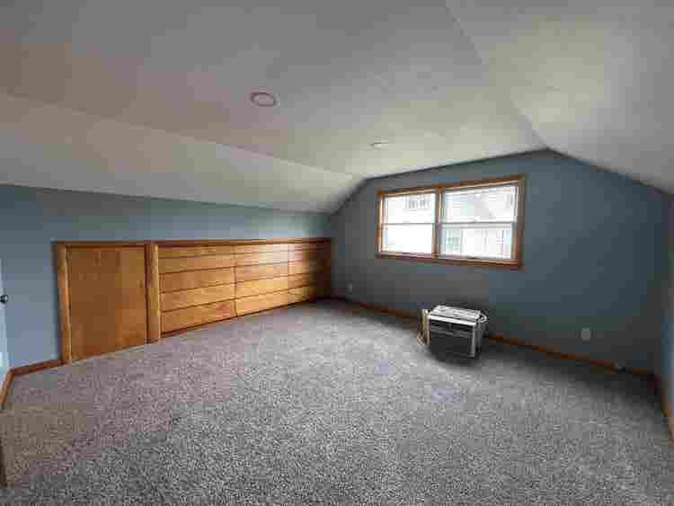 Rooms available near 3 Universities