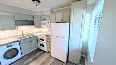Remodeled 2BR - Walk/Bus to Campus