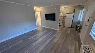 Remodeled 2BR - Walk/Bus to Campus