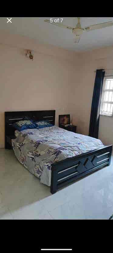 Single room available for female