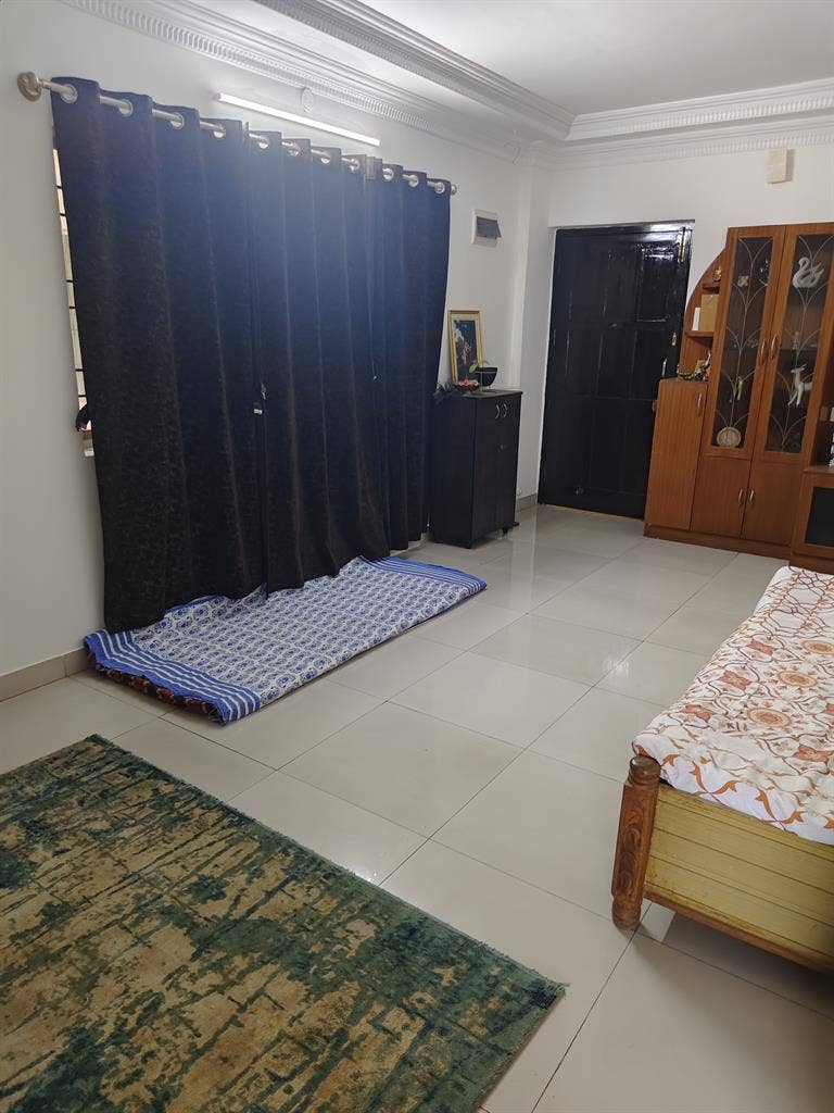 Single room available for female
