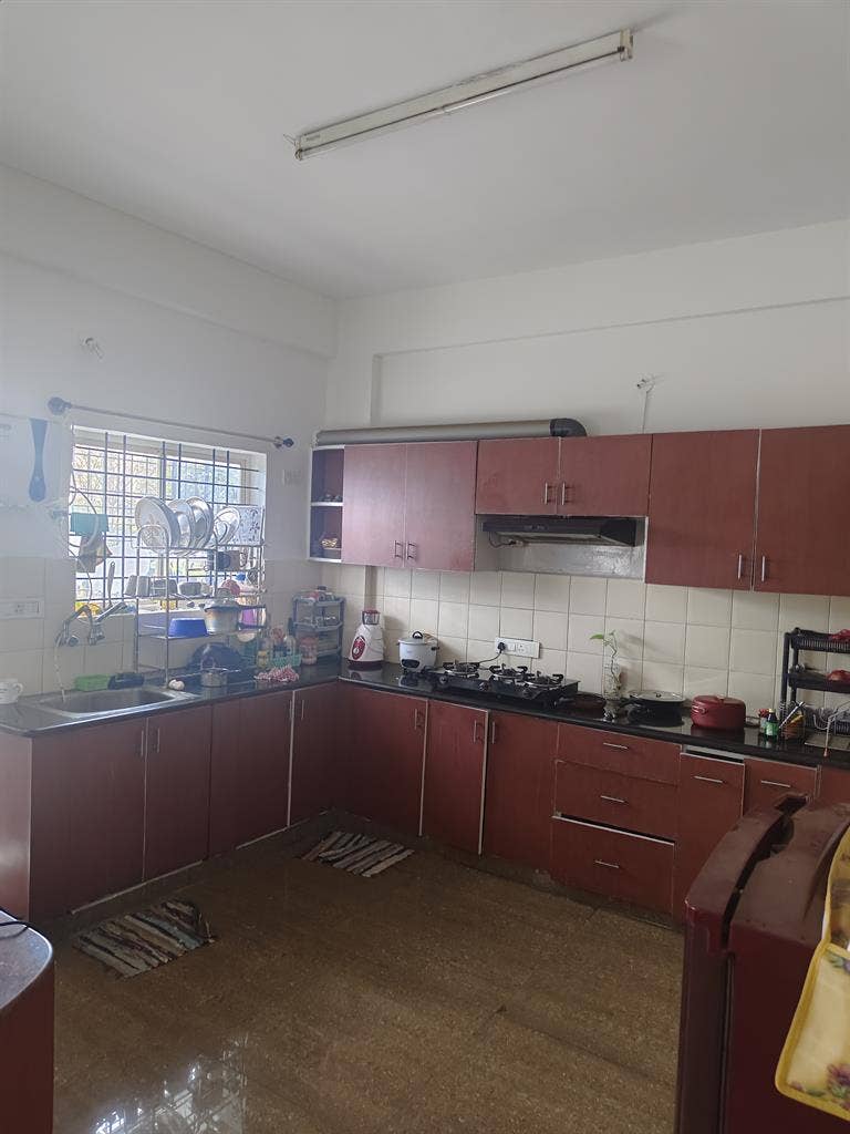 Single room available for female