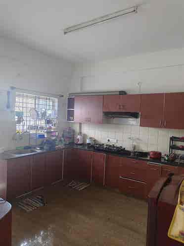 Single room available for female