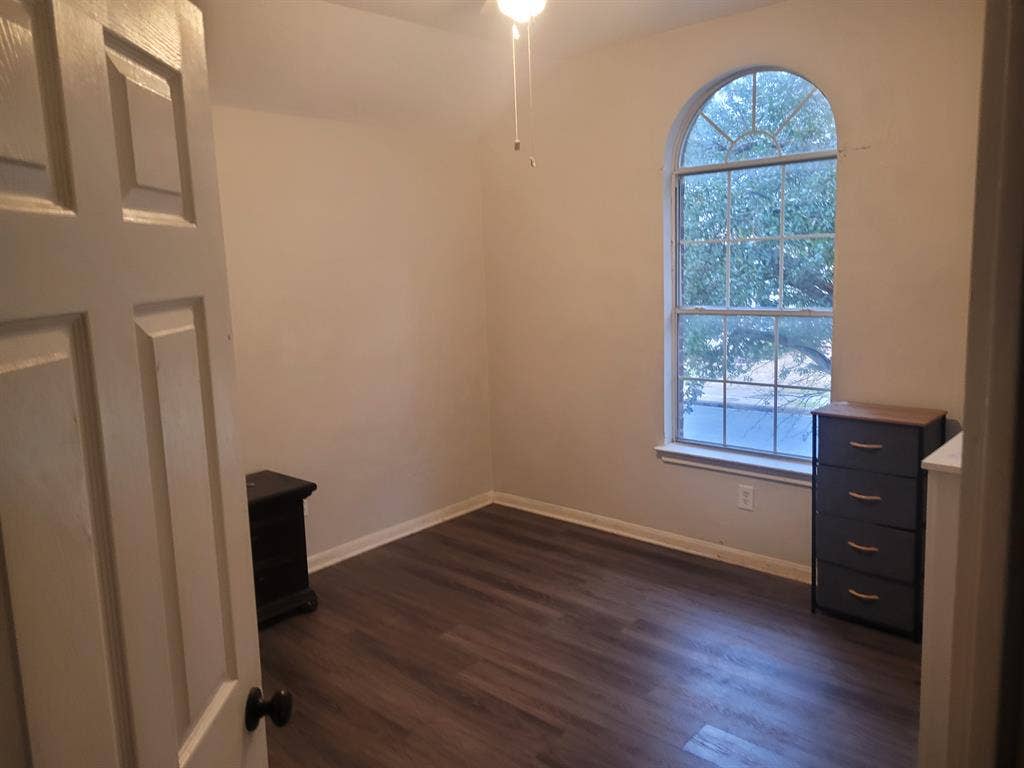 Large room offered in Round Rock