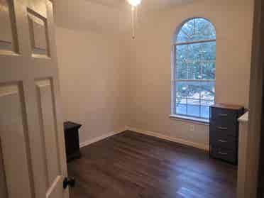 Large room offered in Round Rock