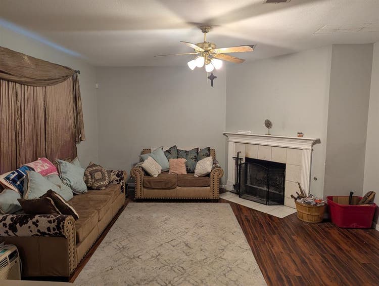 Large room offered in Round Rock