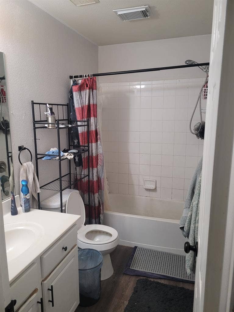 Large room offered in Round Rock