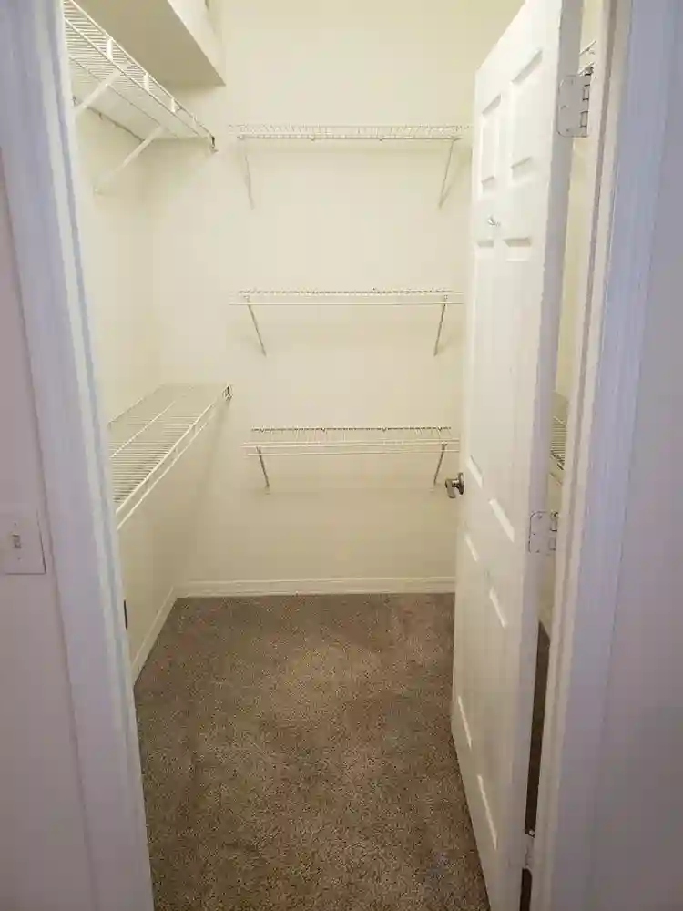 Large bedroom for Rent