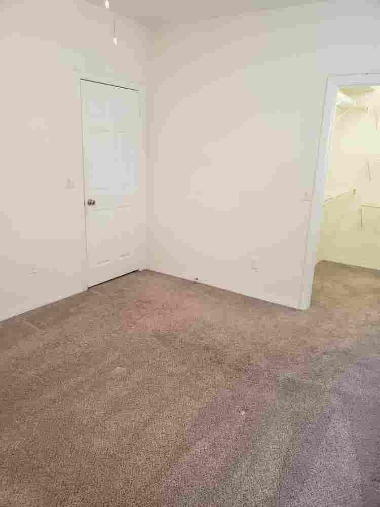Large bedroom for Rent