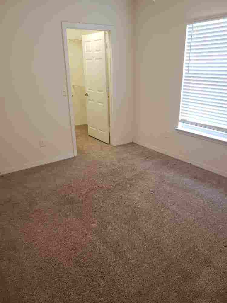 Large bedroom for Rent