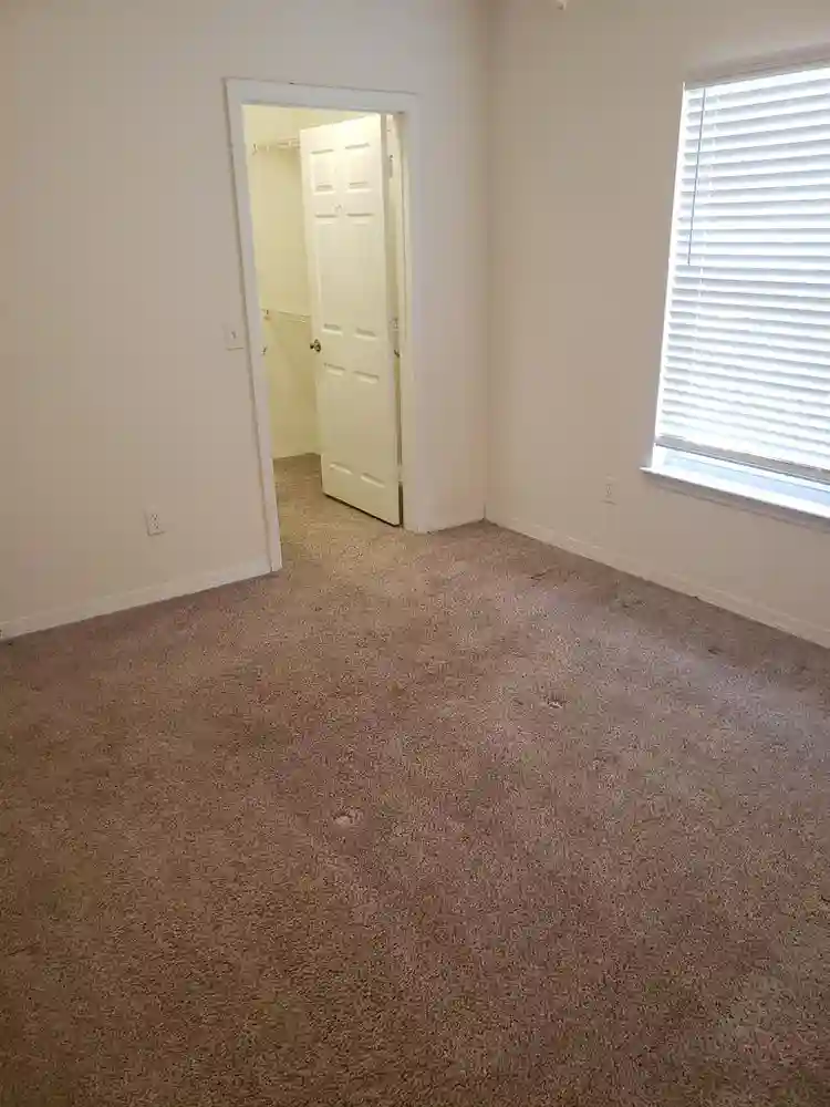 Large bedroom for Rent