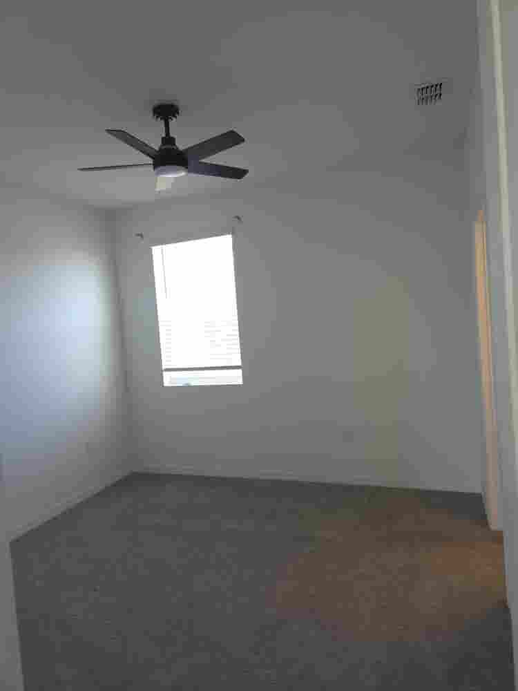 ROOM AVAILABLE IN APOPKA