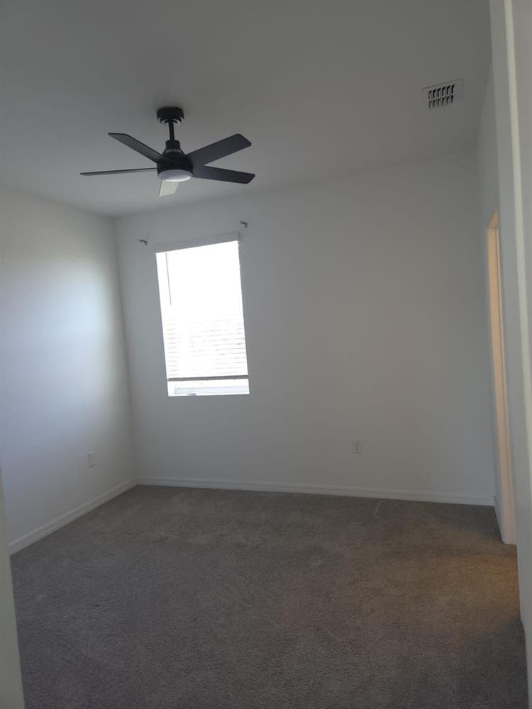 ROOM AVAILABLE IN APOPKA