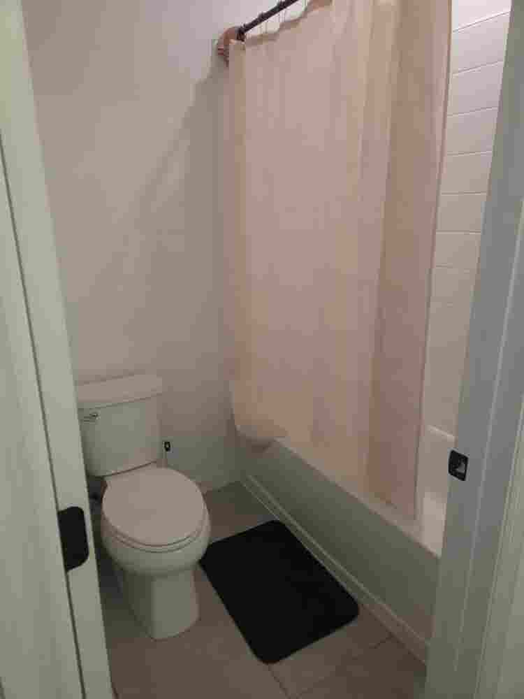 ROOM AVAILABLE IN APOPKA