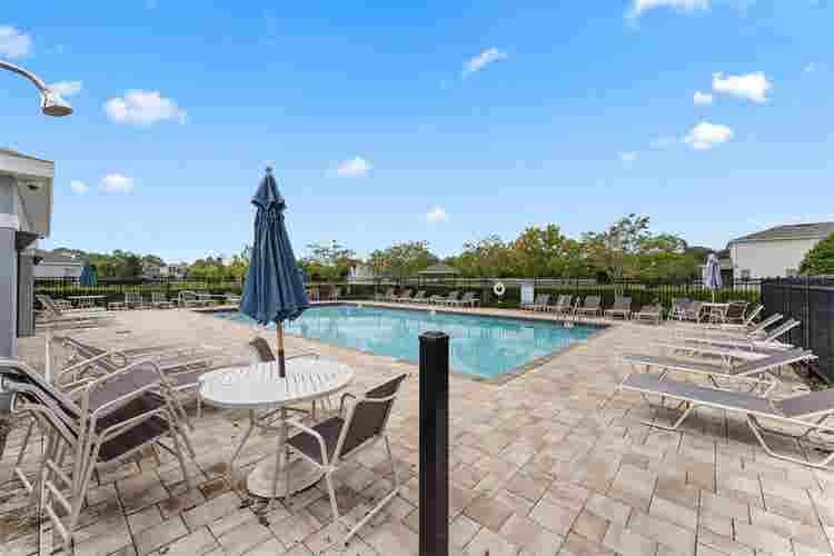 ROOM AVAILABLE IN APOPKA