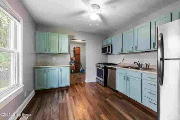 Clean Private Bedroom in Germantown