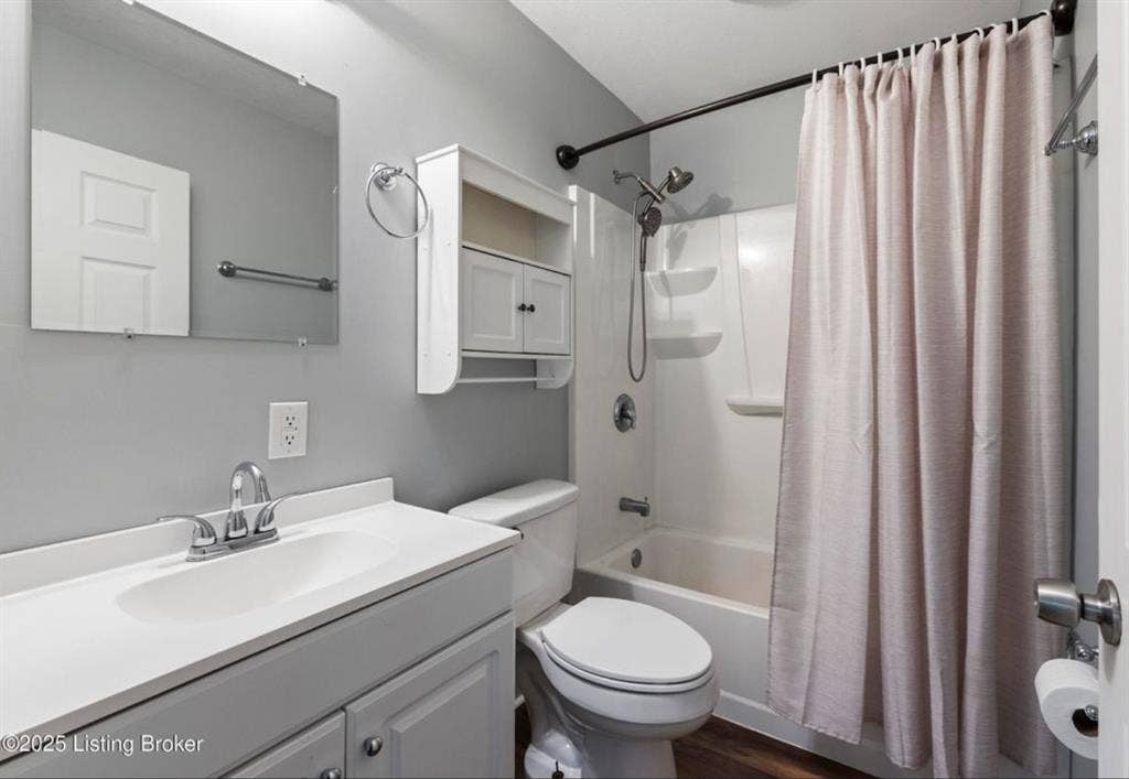 Clean Private Bedroom in Germantown