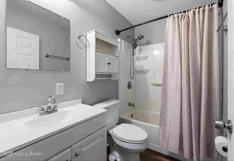 Clean Private Bedroom in Germantown