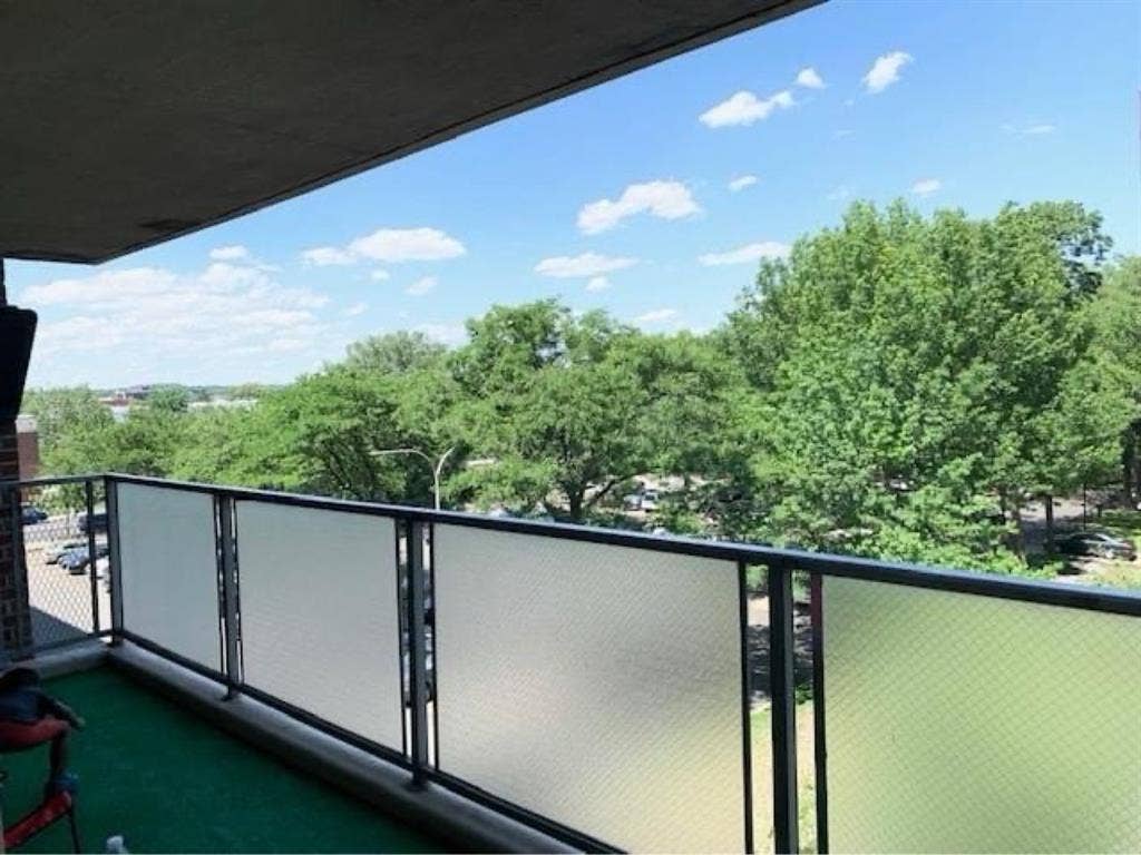 Condo Rm for rent utll. Incl.
