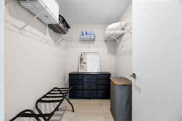 Room 4 Rent - Miami Design