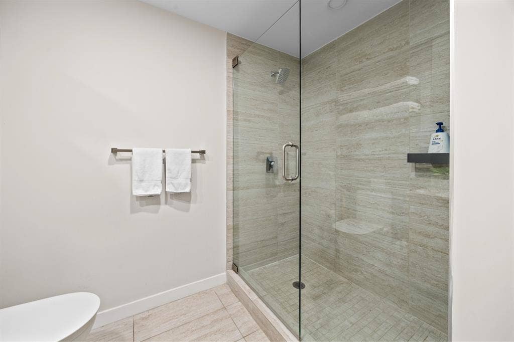Room 4 Rent - Miami Design