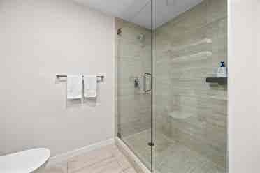 Room 4 Rent - Miami Design