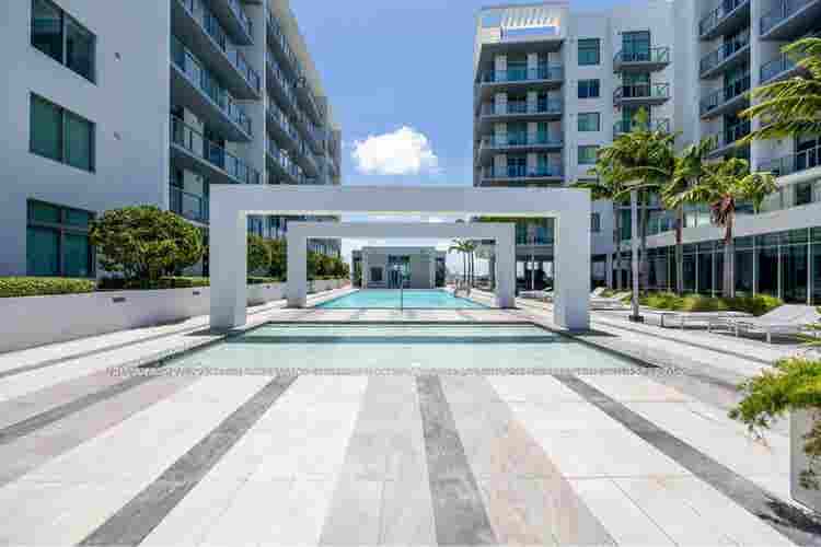 Room 4 Rent - Miami Design