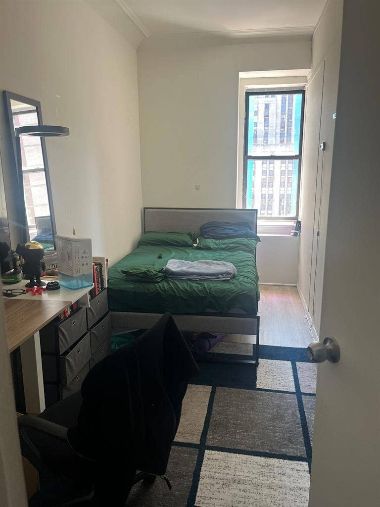 ✨ Spacious Room in Midtown South ✨
