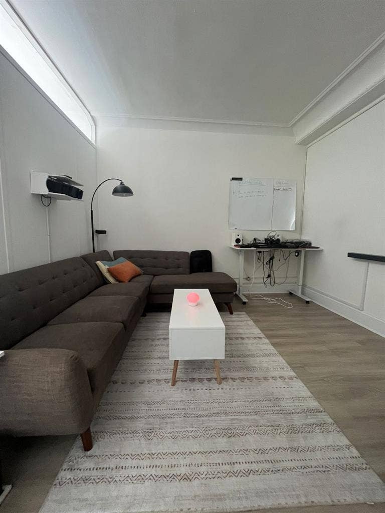 ✨ Spacious Room in Midtown South ✨
