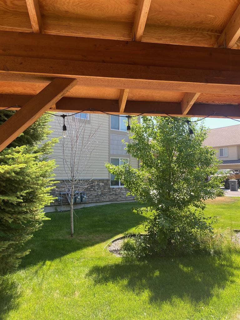 Private room in 3 bedroom townhouse