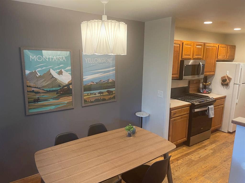 Private room in 3 bedroom townhouse