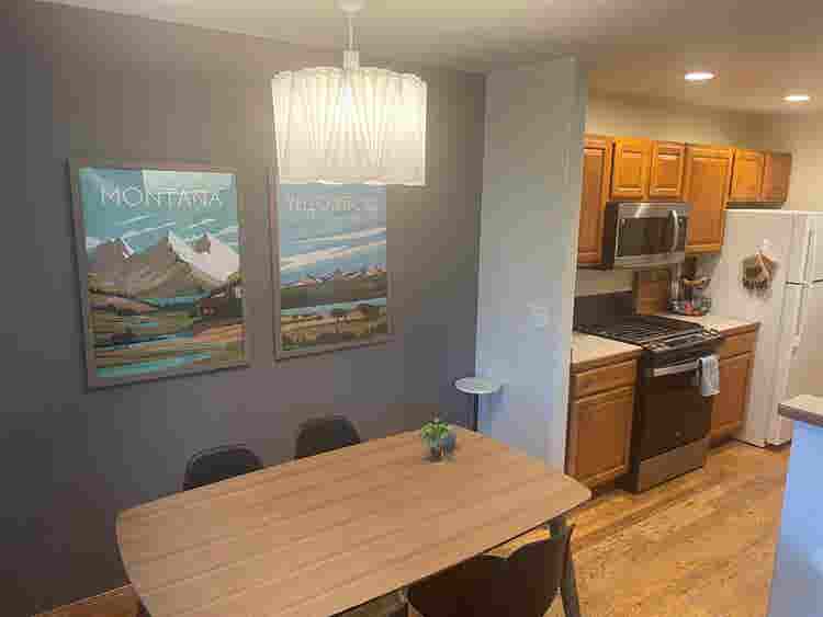 Private room in 3 bedroom townhouse