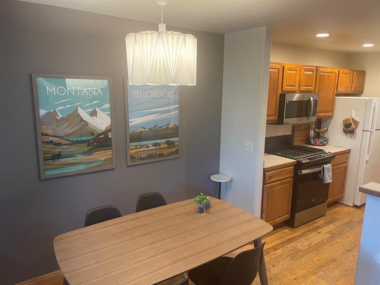 Private room in 3 bedroom townhouse