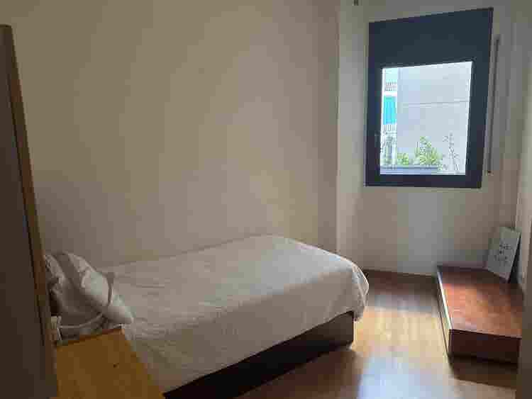 Habitación fresca, muy bien ubicada