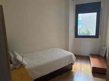 Habitación fresca, muy bien ubicada