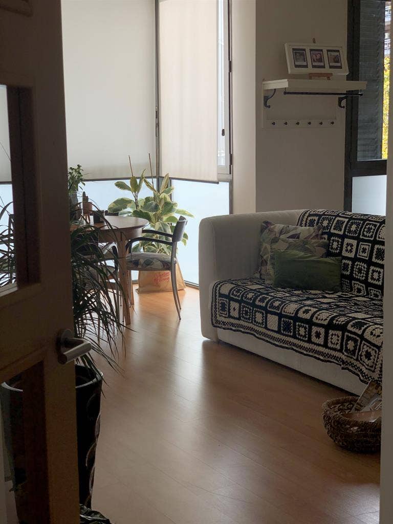 Habitación fresca, muy bien ubicada