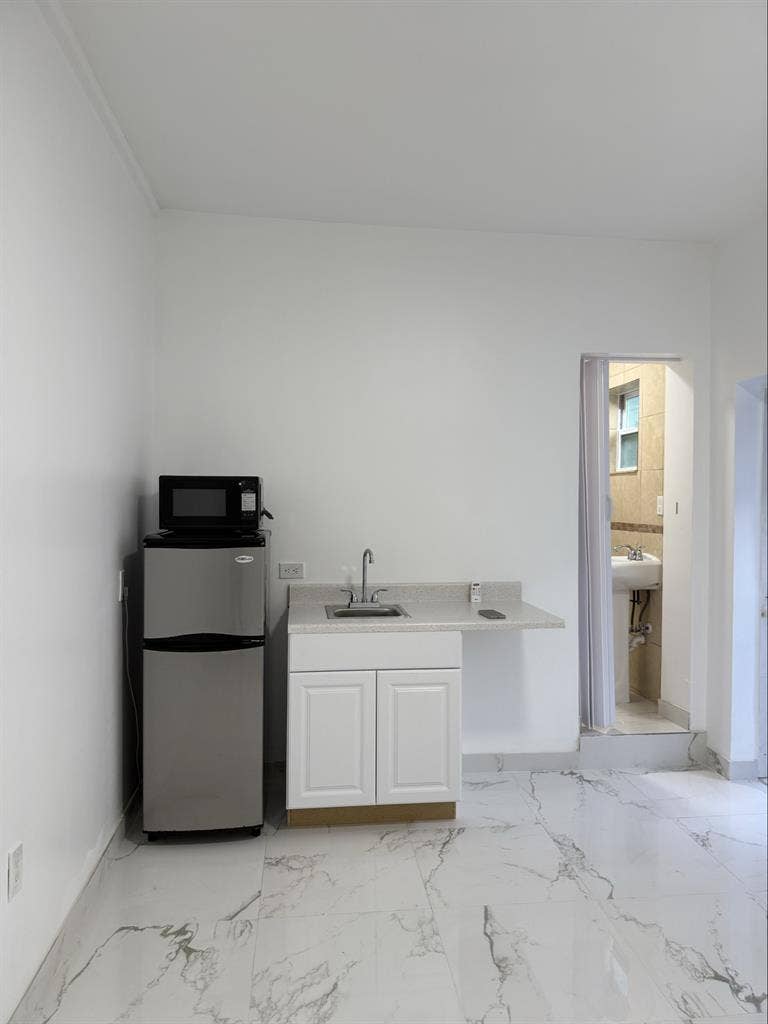 Studio private entrance for one ork