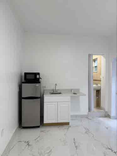 Studio private entrance for one ork