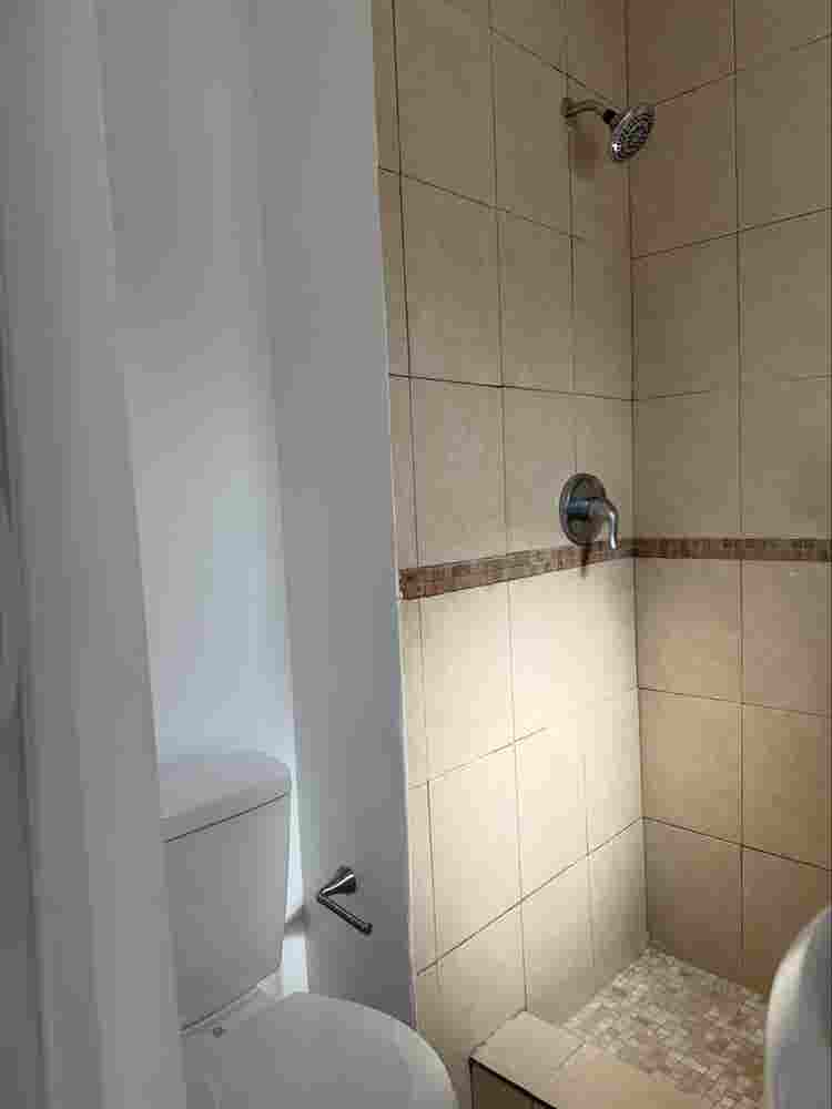 Studio private entrance for one ork