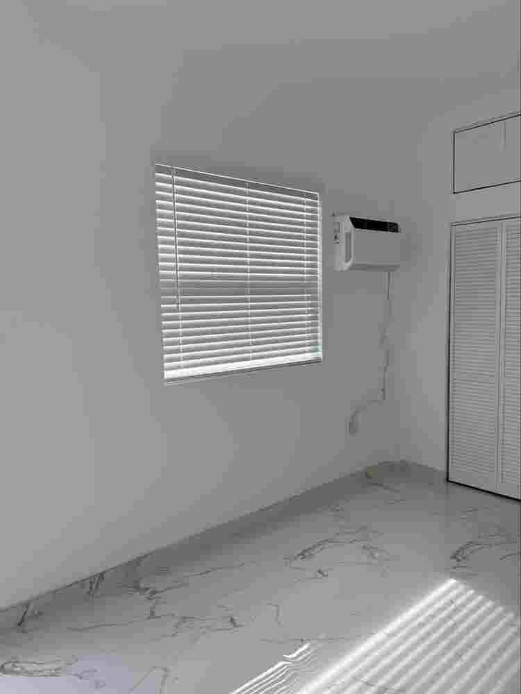 Studio private entrance for one ork