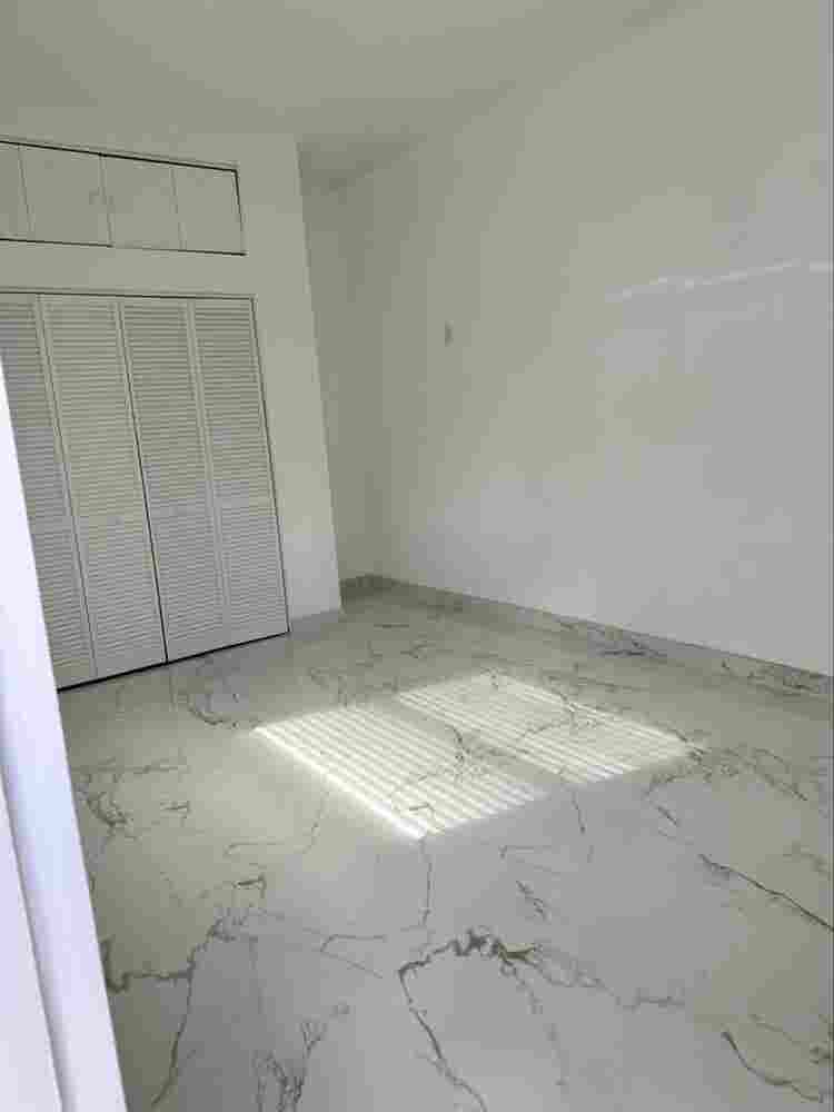 Studio private entrance for one ork