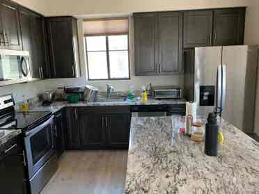 3 rooms in town home ()