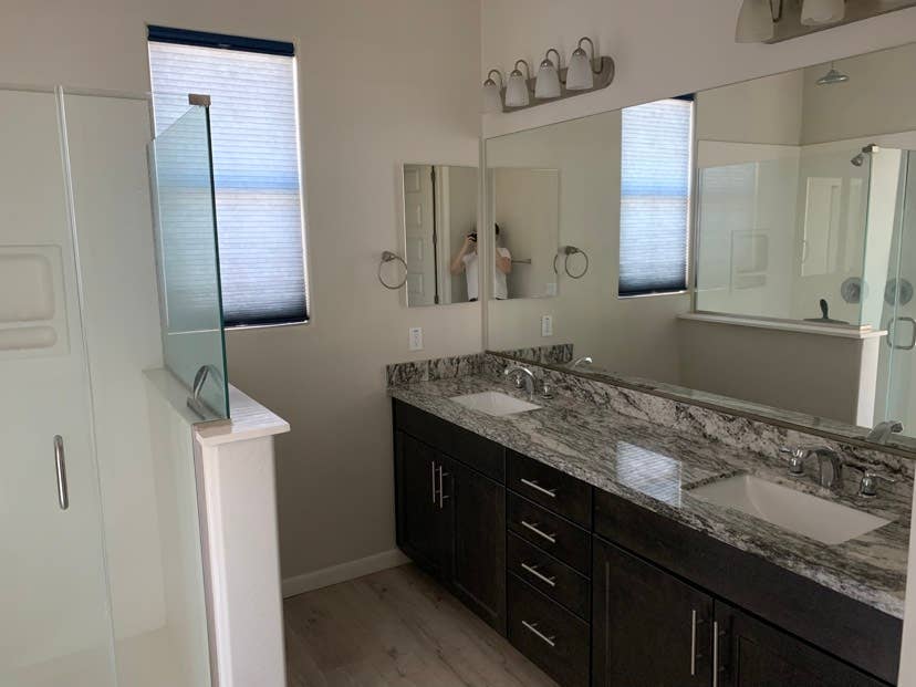 3 rooms in town home ()