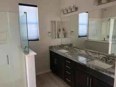 3 rooms in town home ()