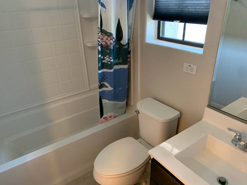 3 rooms in town home ()