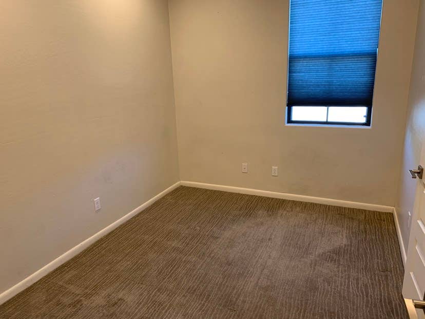 3 rooms in town home ()