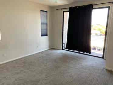 3 rooms in town home ()